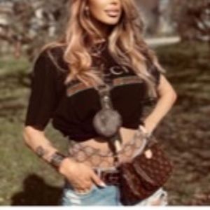 Meet your Posher, Adela